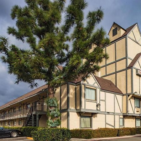 Lemon Heights Inn Тастин Экстерьер фото