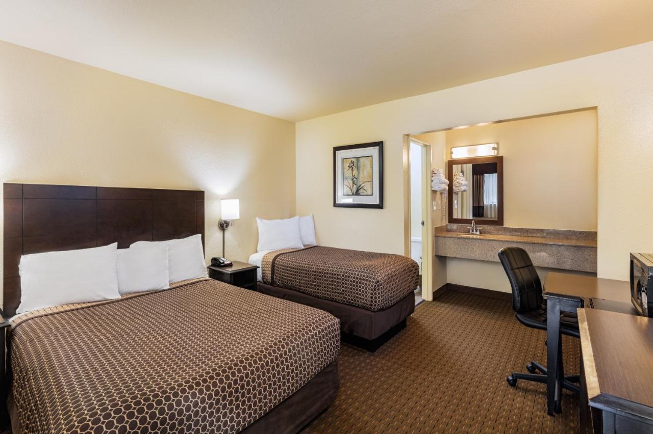 Lemon Heights Inn Тастин Экстерьер фото
