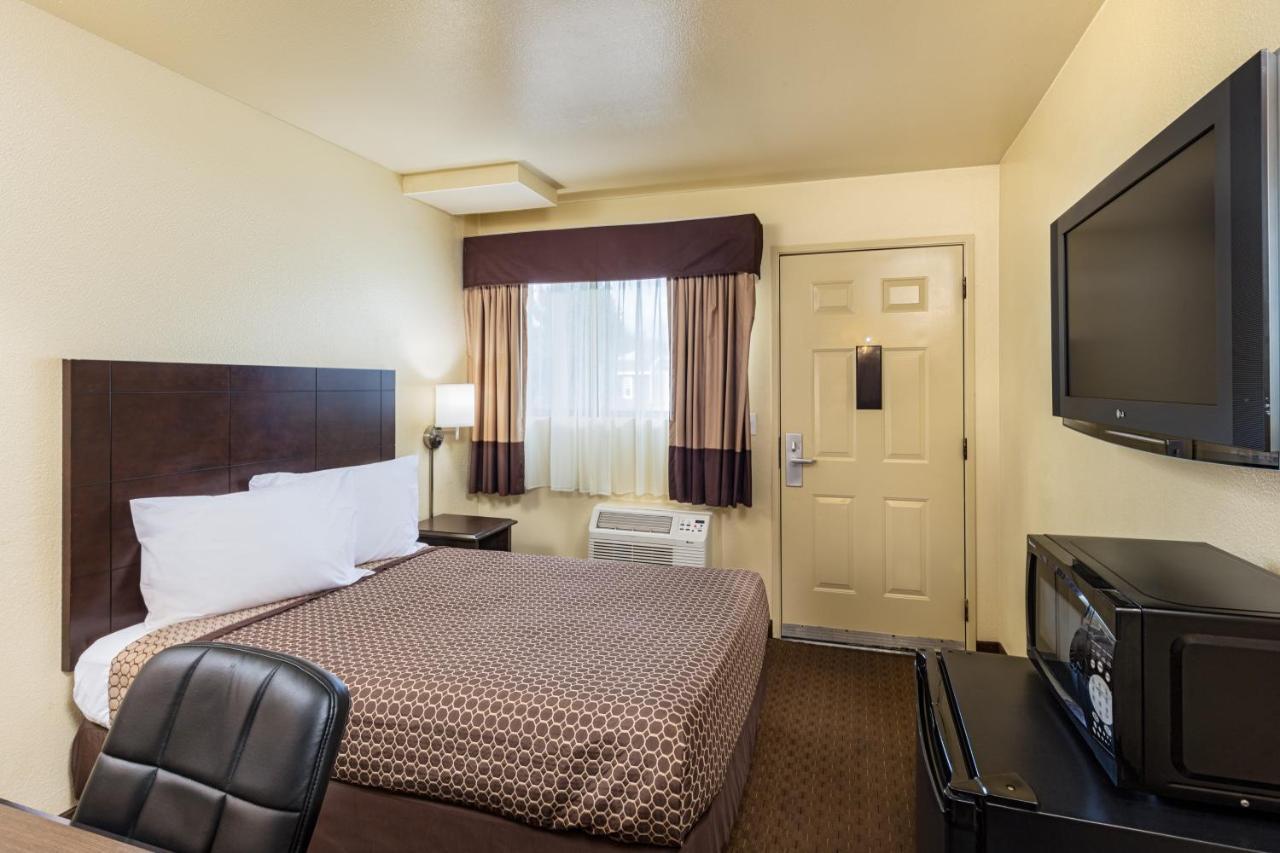 Lemon Heights Inn Тастин Экстерьер фото