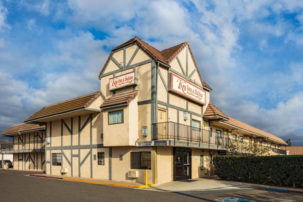 Lemon Heights Inn Тастин Экстерьер фото
