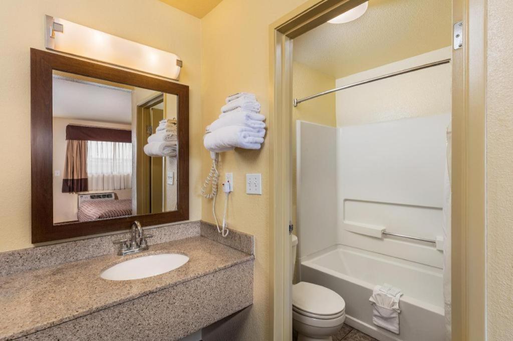 Lemon Heights Inn Тастин Экстерьер фото