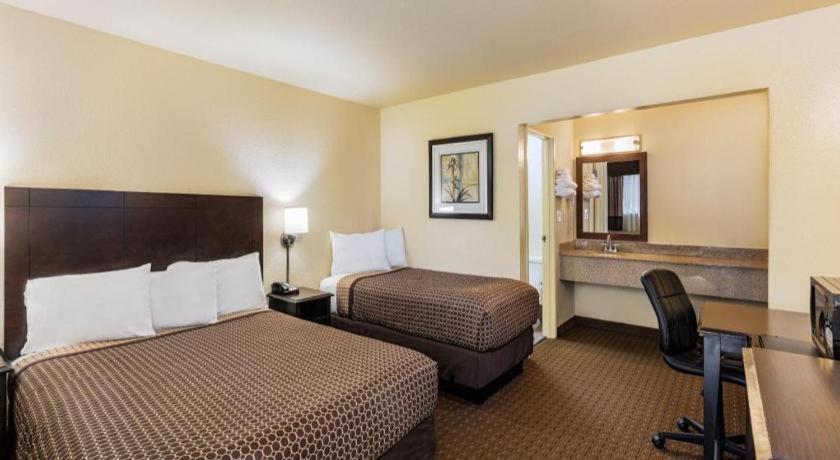 Lemon Heights Inn Тастин Экстерьер фото