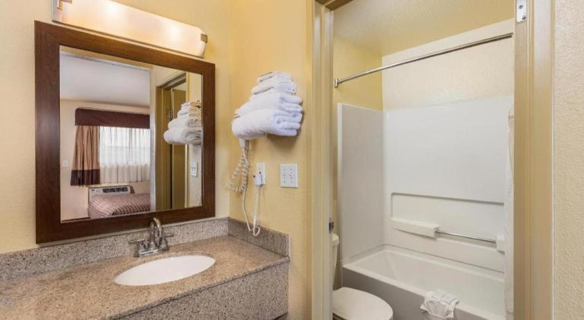 Lemon Heights Inn Тастин Экстерьер фото