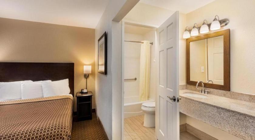 Lemon Heights Inn Тастин Экстерьер фото