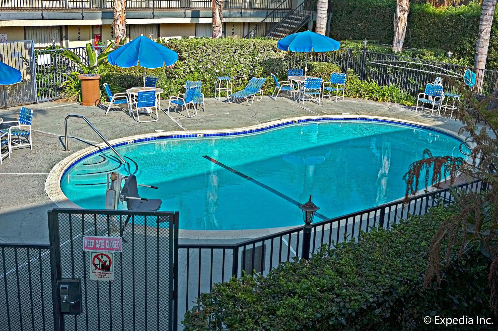 Lemon Heights Inn Тастин Экстерьер фото